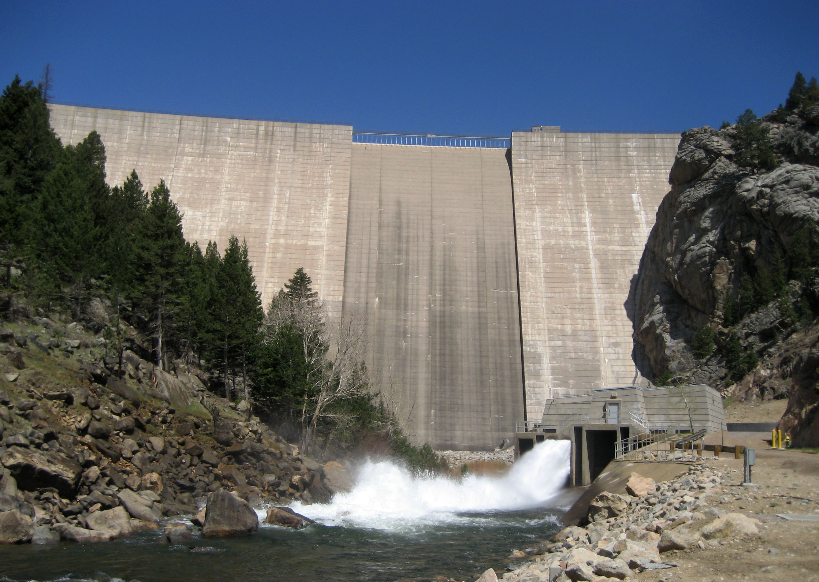 indoor-waterfall-puts-water-to-the-test-at-csu-denver-water